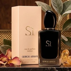 Giorgio Armani Sì Eau De Perfum Intense In Black With A Nude Pink Box